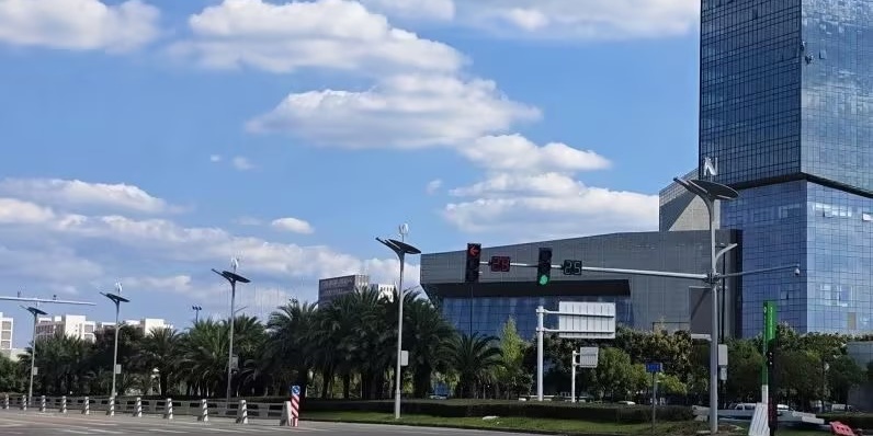 新能源“風(fēng)光無限”！華體風(fēng)光儲(chǔ)充一體化解決方案“碳”尋未來“源動(dòng)力”